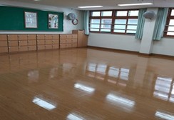 바닥 오염·접착제 제거 작업 사진 2